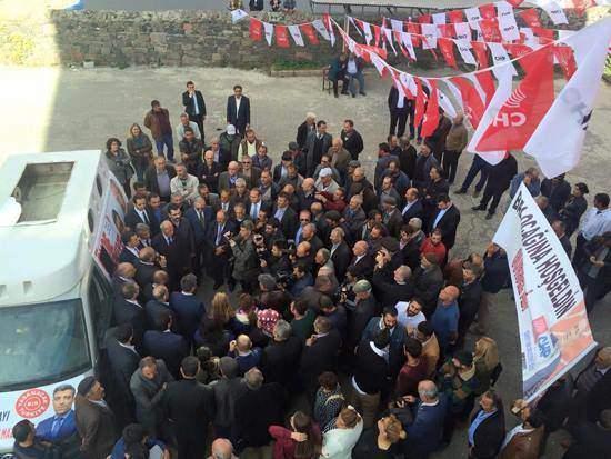 Gürsel Tekin oy istemeye gittiği Ardahan'da ilgi görmedi