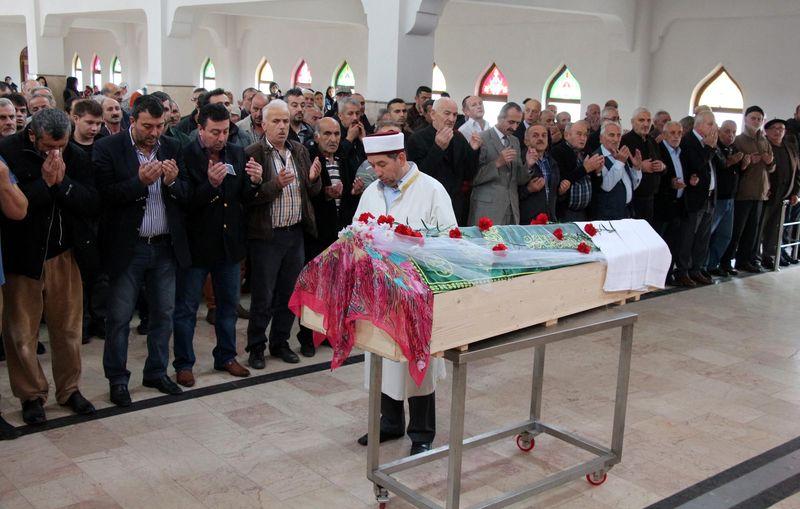 İstanbul'da intihar eden Melike Zonguldak'ta toprağa verildi