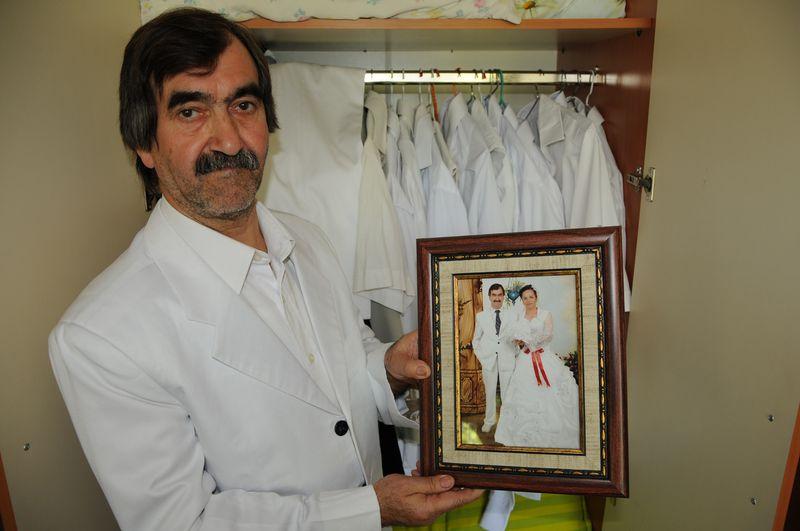 42 yıldır sadece beyaz giysi giyiyor