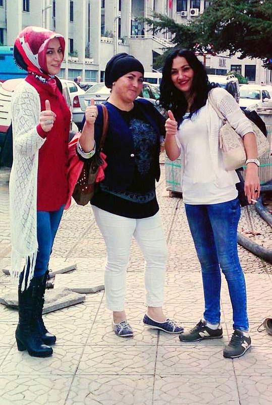 3 kadın toplanıp eşleriyle birlikte olan kadını darp etti