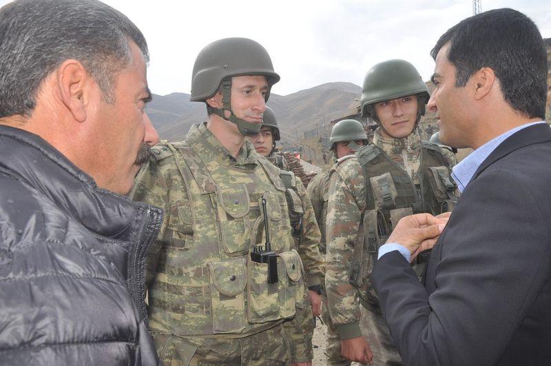 Dağlıca'da askere taşlı saldırı