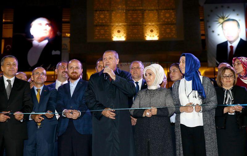 Cumhurbaşkanı Erdoğan kız öğrenci yurdu açtı