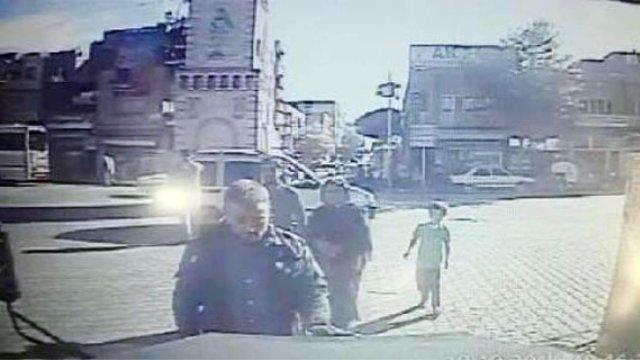 Polis aracını öpen Urfalı