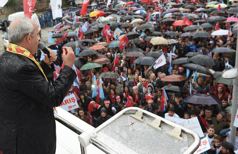 CHP mitinginde sadece Kılıçdaroğlu ıslandı