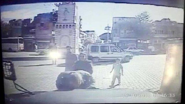 Polis aracını öpen Urfalı