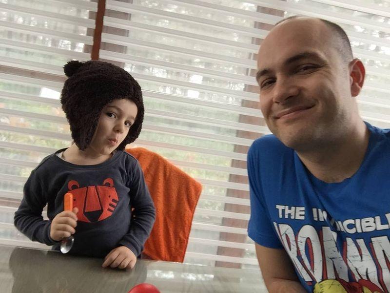 Arkadaşı yeğeninin yüzüne asit atan enişteyi anlattı