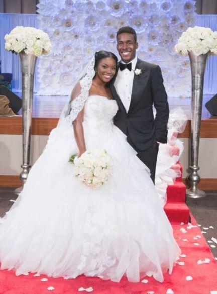 Genç gelin düğünde babasına bakirelik sertifikası verdi