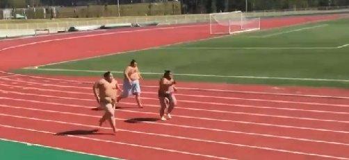 Sumo güreşçileri 100 metre koştu İZLE