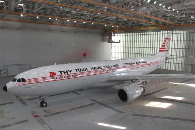 THY uçağına nostaljik boya