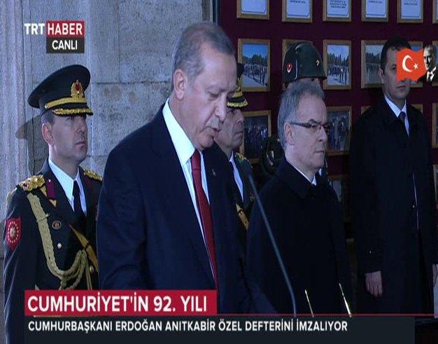 Cumhurbaşkanı Erdoğan Anıtkabir özel defterini imzaladı