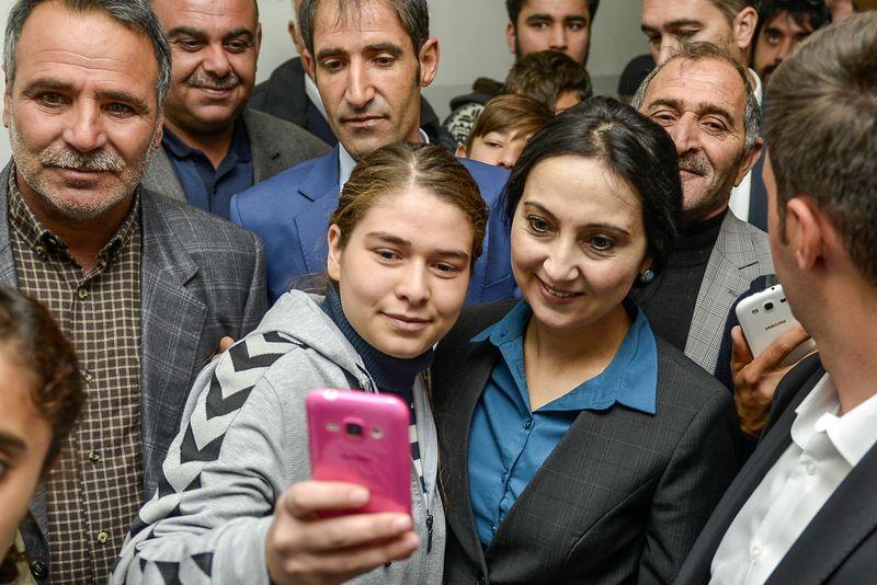 Figen Yüksekdağ oyunu Van'da kullandı