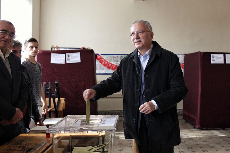 Ekmeleddin İhsanoğlu oyunu kullandı