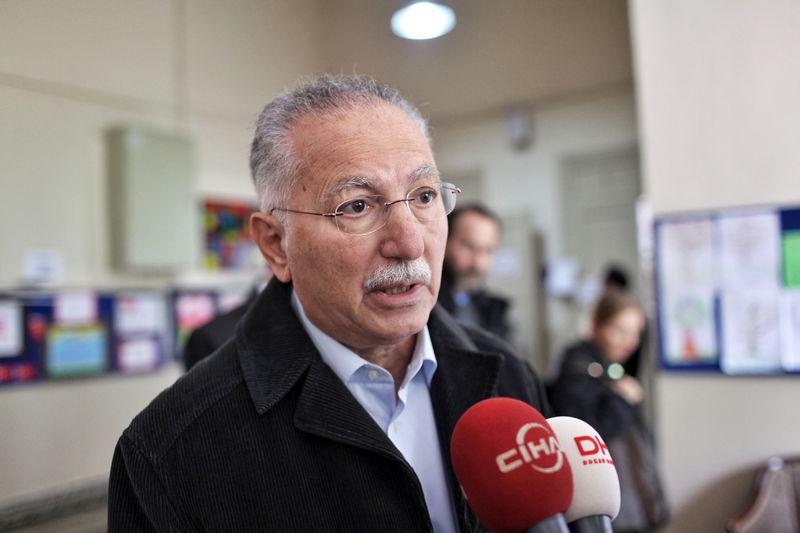 Ekmeleddin İhsanoğlu oyunu kullandı