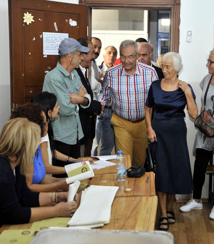 Deniz Baykal oyunu Antalya'da kullandı