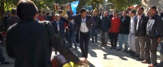 Şanlıurfa'da esnaf seçim sonunu halay çekerek kutladı