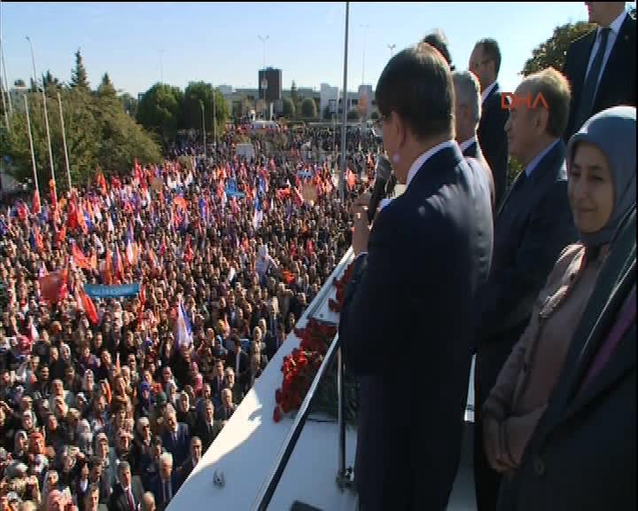 İstanbul'da Davutoğlu'na büyük karşılama
