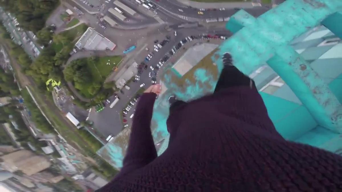 Rus gençlerin korkutan eğlencesi İZLE