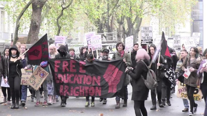 Londra'da parasız eğitim protestosu