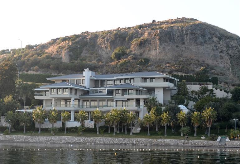 Brangelina çifti Urla'daki emlak fiyatlarını artırdı