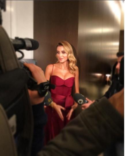 Özge Ulusoy kutudan çıktı