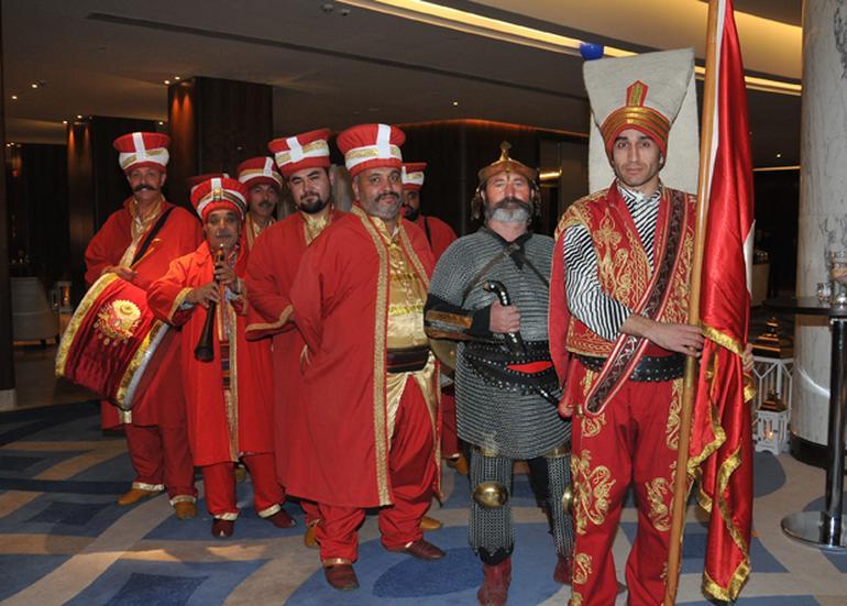 Bülent Serttaş oğullarına sünnet düğünü yaptı