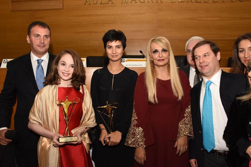 Tuba Büyüküstün'e verilen ödül babası için mi