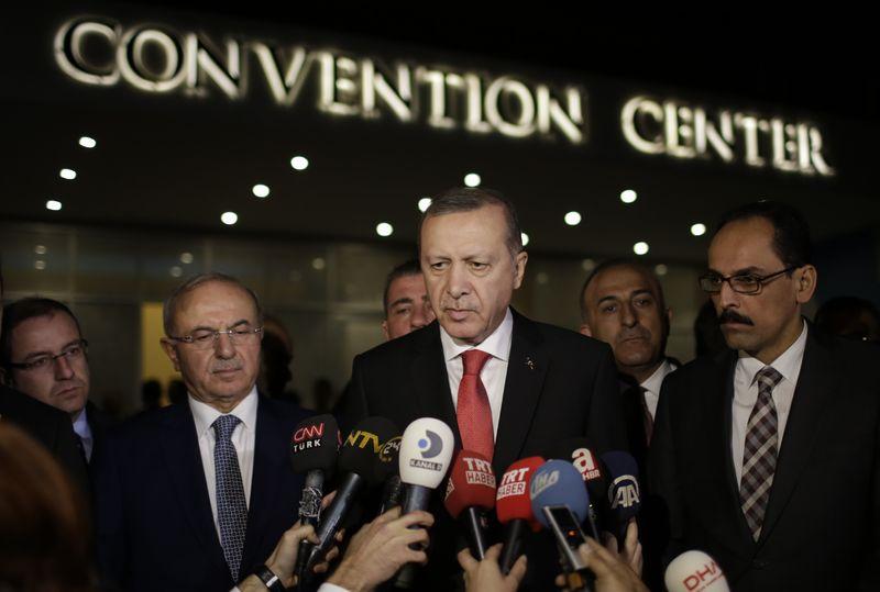 Erdoğan: Fırat'ın batısına kimse geçemez