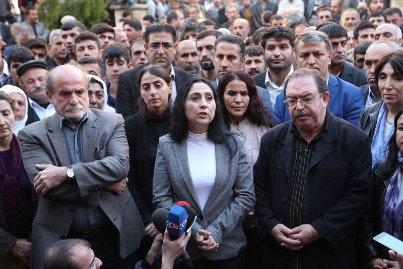 Figen Yüksekdağ halkı sokağa çağırdı