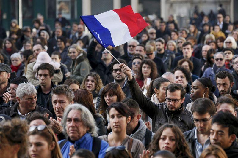 Paris'te hayat 1 dakika durdu