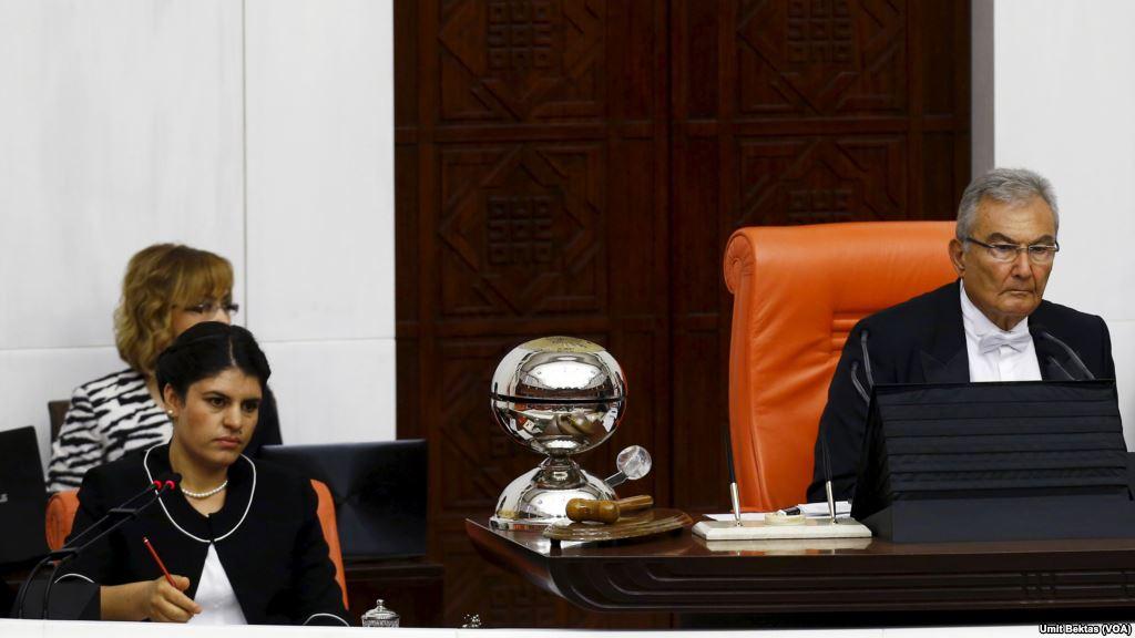 Meclis açılışında Baykal'a Dilek Öcalan eşlik edecek