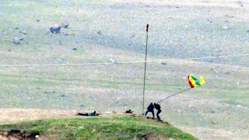 Cizre'de Çarkendal Tepesi'ndeki PKK flaması indirildi