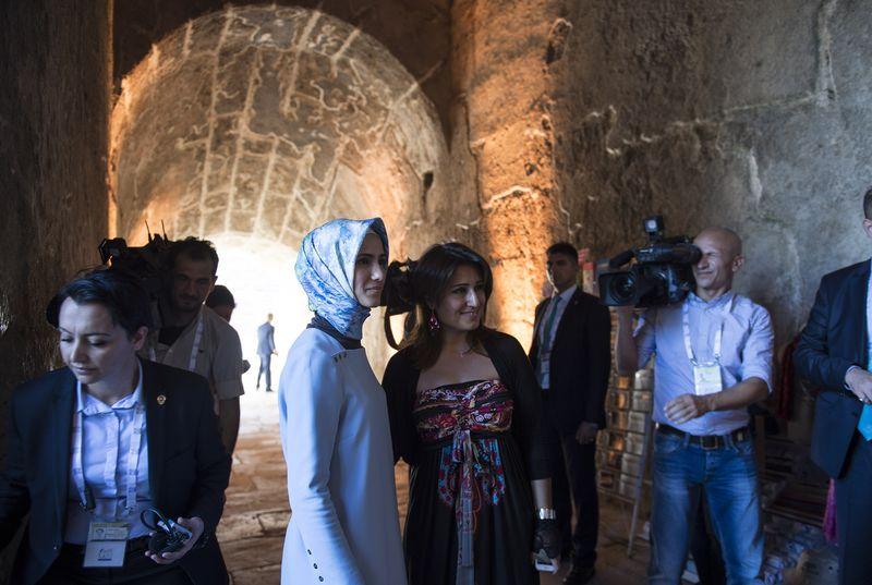 Emine Erdoğan lider eşlerine Antalya'yı gezdirdi