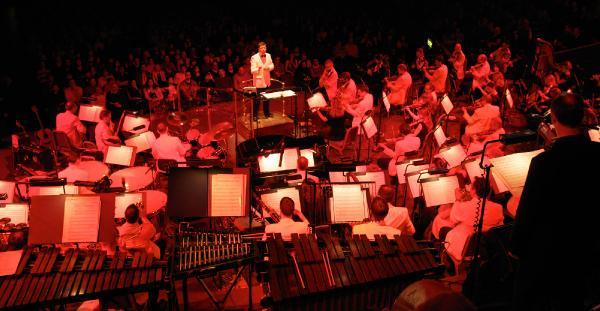 İngiliz Kraliyet Filarmoni Orkestrası Sezen