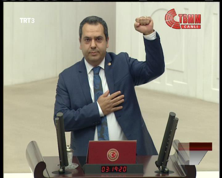 Grup Yorum'un eski solisti CHP'li Hilmi Yarayıcı yemin etti