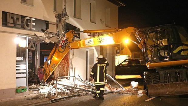 Almanya'da iş makineli banka soygunu