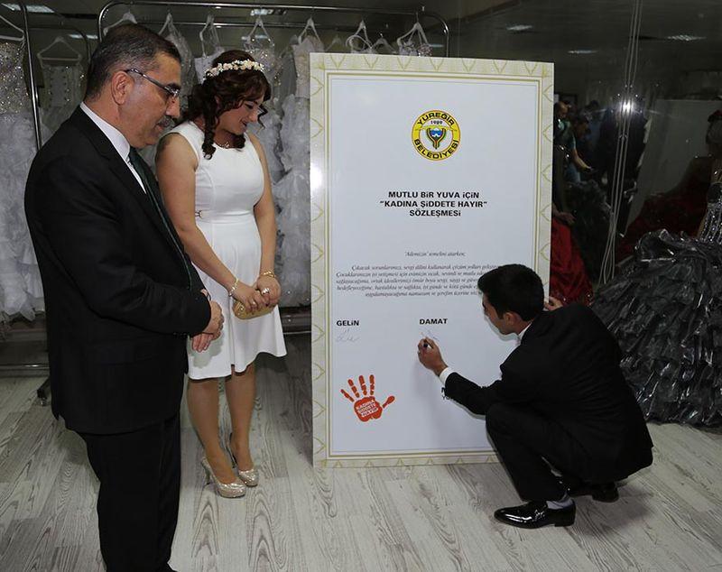 Adana'da yeni çiftlerden şiddete karşı sözleşme