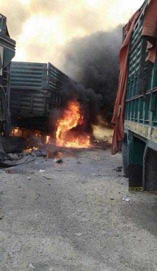 Rus jetleri Azez'de yardım tırlarını vurdu