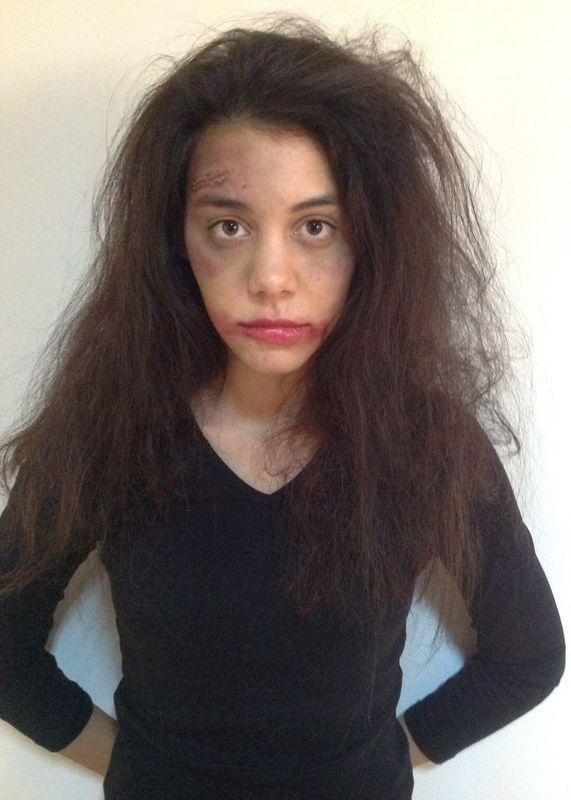 Kadına şiddete makyajlı eylem