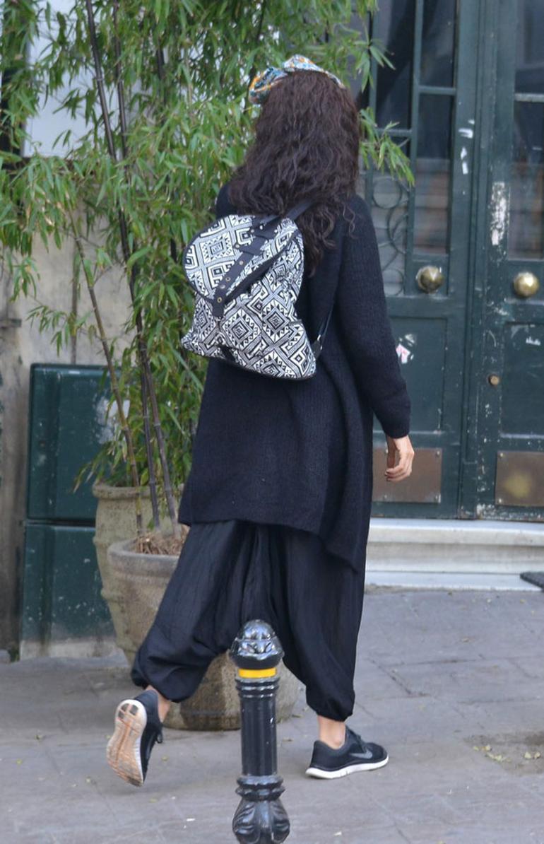 Şalvarlı Bergüzar Korel
