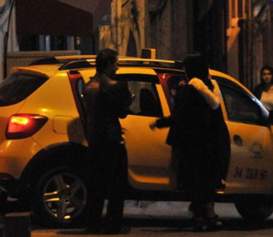 Duman'ın solisti Kaan Tangöze sevgilisiyle yakalandı