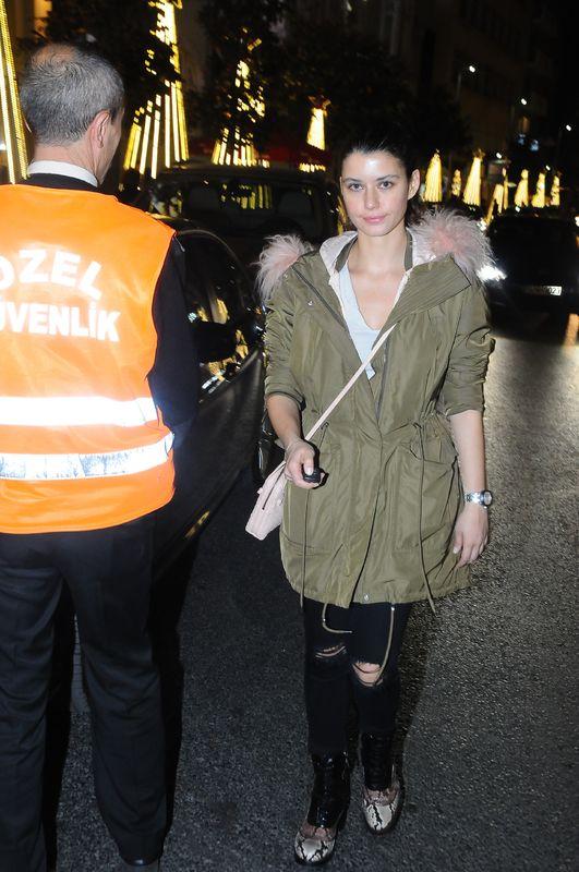 Beren Saat devrimci montuyla Nişantaşı'nda