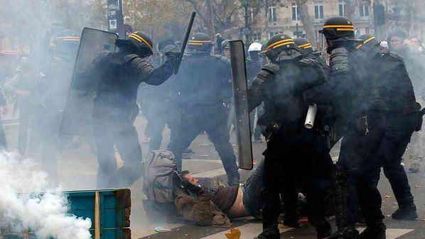 Paris'teki COP21 gösterisinde sert polis müdahalesi