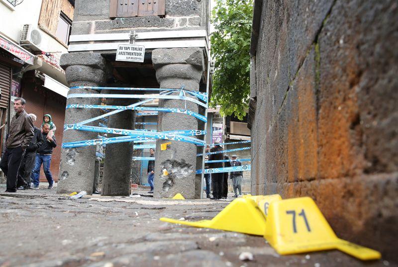 PKK'lılar inceleme yapan savcıya ateş açtı