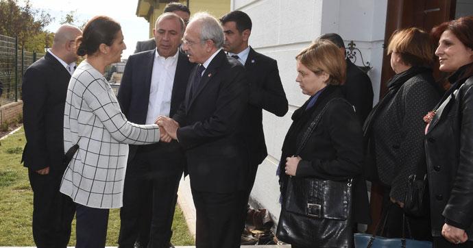 Kılıçdaroğlu'ndan Tahir Elçi'nin ailesine taziye ziyareti