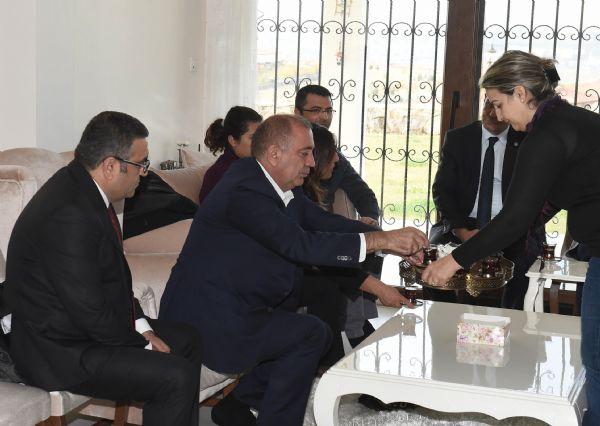 CHP'liler Tahir Elçi'nin evini ziyaret etti