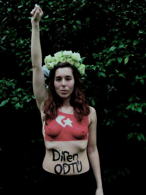 Türk FEMEN Can Dündar için soyundu