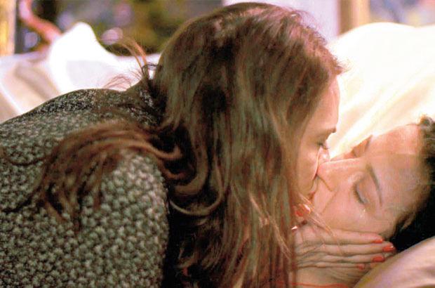 Yeşim Salkım öpüşme sahnesiyle ilgili konuştu