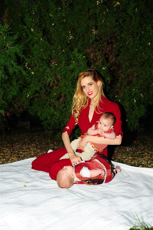 Wilma Elles bebekleriyle poz verdi