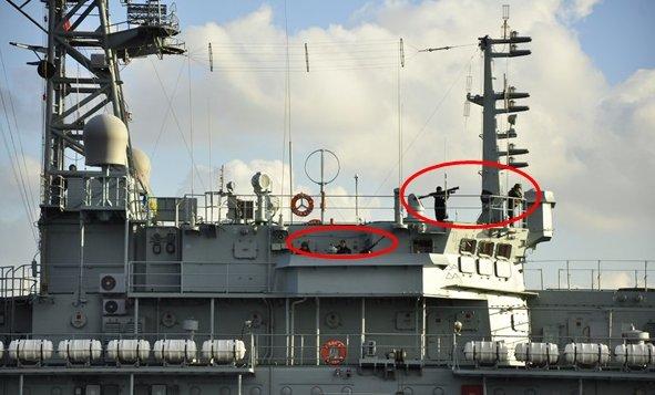 Rus gemisi İstanbul Boğazı'ndan geçerken füze gösterdi