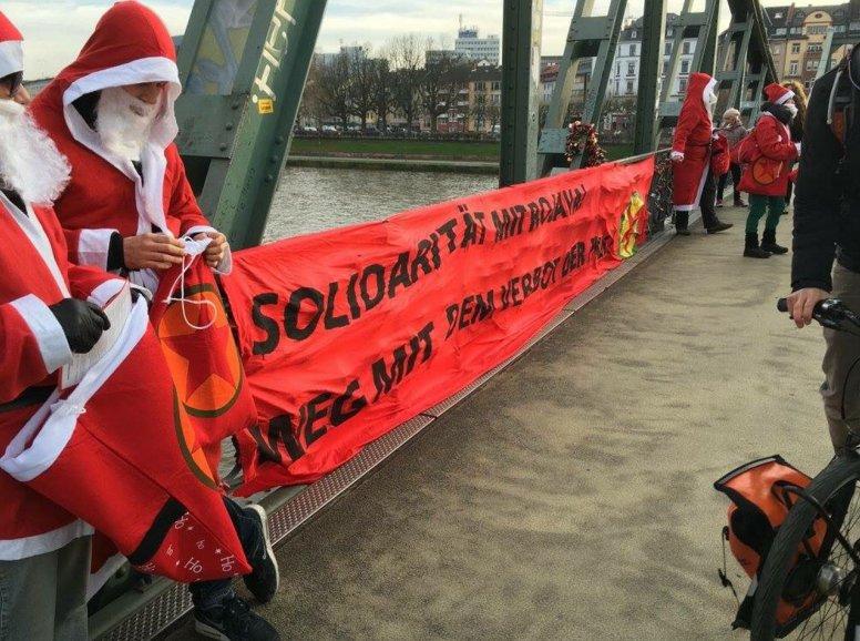 Almanya'da Noel baba kılığında PKK propagandası